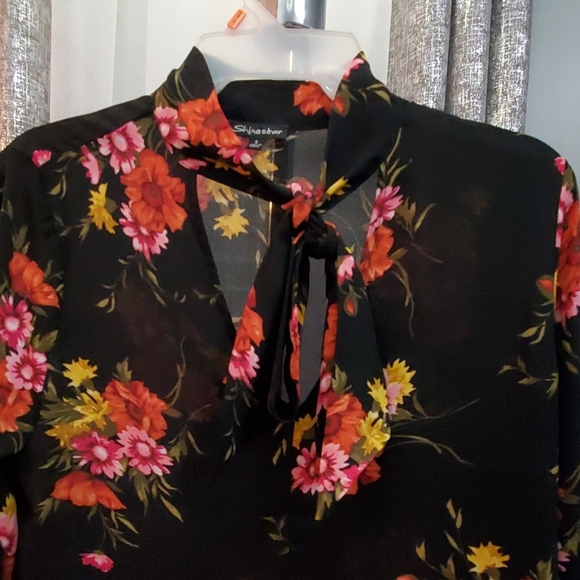 NWOT Floral sheer Top size S - Picture 2 of 2